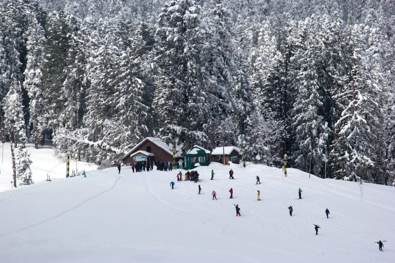Top 10 Skiing Destinations Of India
