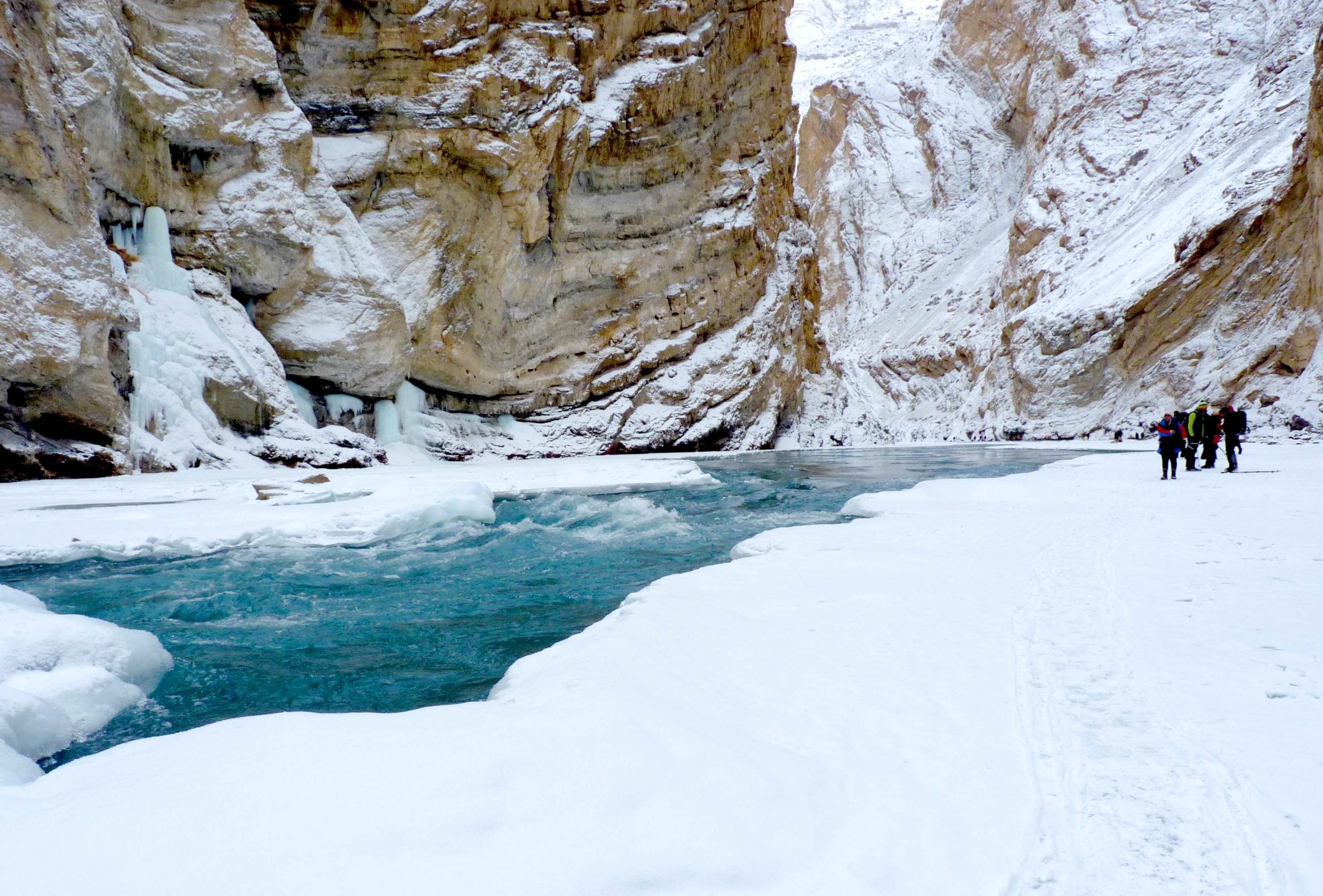 6 Best Places to Visit in India for Snowfall During Summer