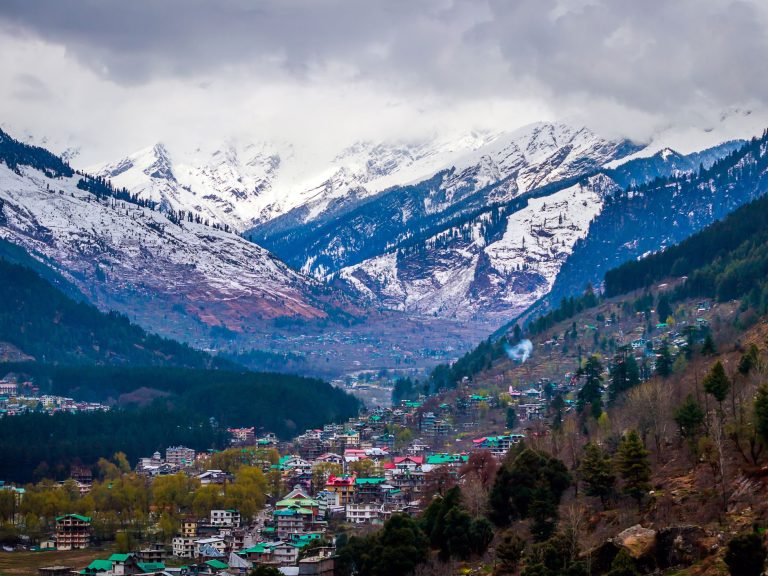 Manali in January: 7 Best Stays to Enjoy Snowfall in Manali