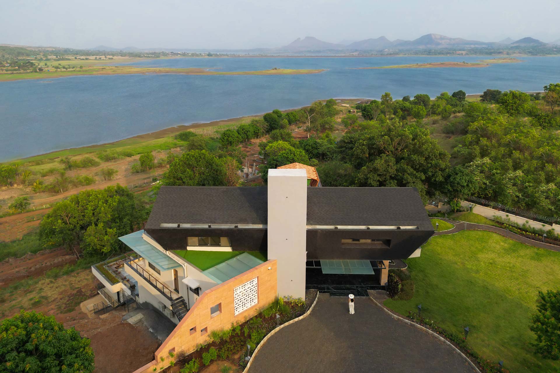 Pearl Lakeview Mansion: A Luxurious Villa in Nashik