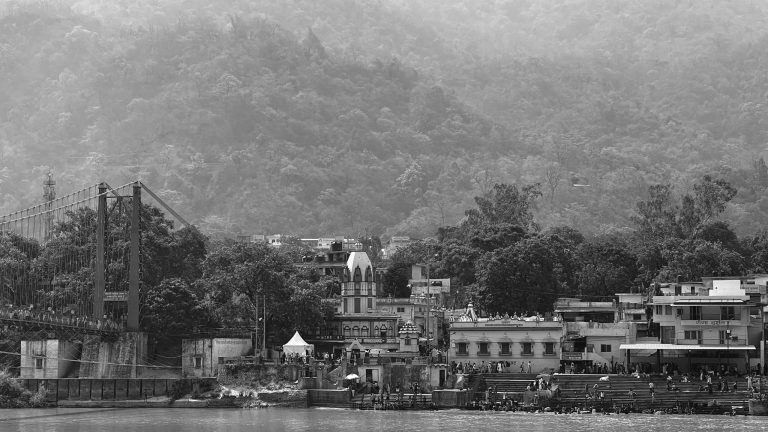How to Reach Rishikesh by Air, Train, and Road