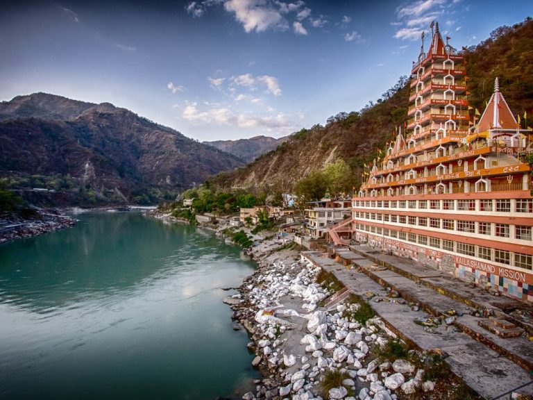 The Best Way to Explore Laxman Jhula in Rishikesh