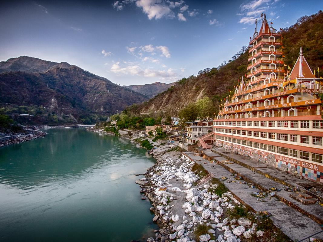 The Best Way to Explore Laxman Jhula in Rishikesh