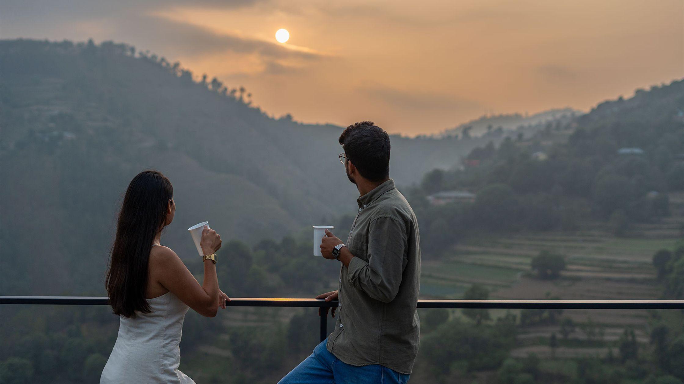 Kashmir or Manali: Which is the Best Place to Visit for Couples in India?