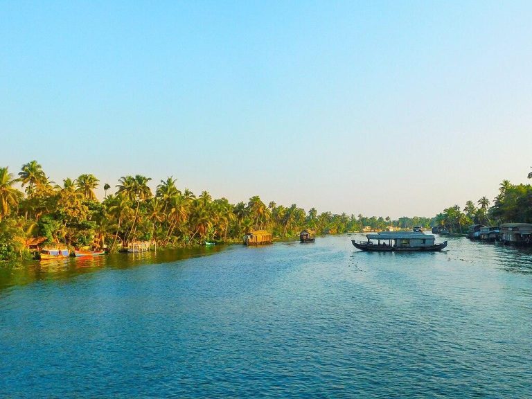 Alleppey or Kumarakom? Which Of These Places To Visit In Kerala During Summer