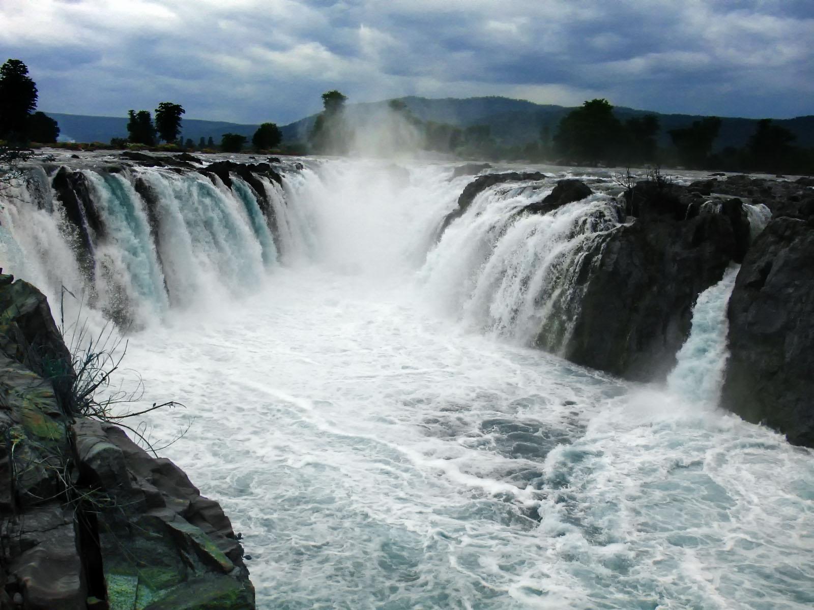 Top Waterfalls in South India to Discover This Monsoon Season