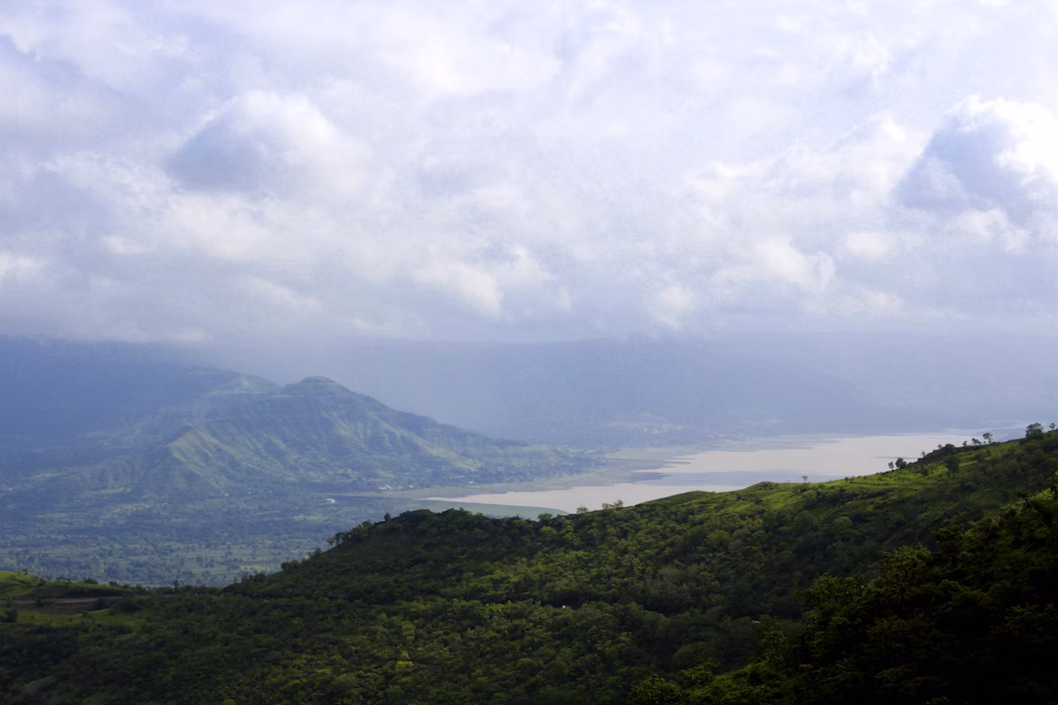 Discover the Ideal Stay in Mahabaleshwar with StayVista