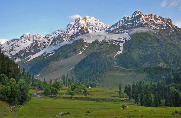 Plan Your Winter in Sonmarg: Must-Try Snow Activities at Thajiwas Glacier