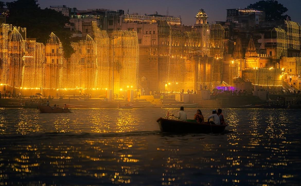 Dev Deepawali in Varanasi 2026: Dates, Rituals, Best Ghats & Travel Guide