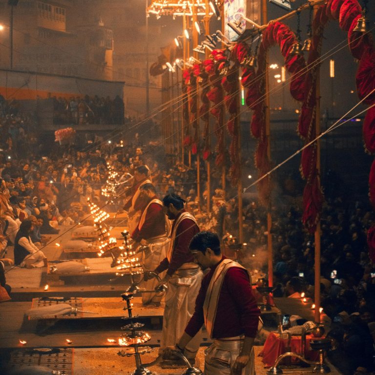 Dev Deepawali 2025 in Varanasi: Dates, Best Ghats, Travel & Stay Guide