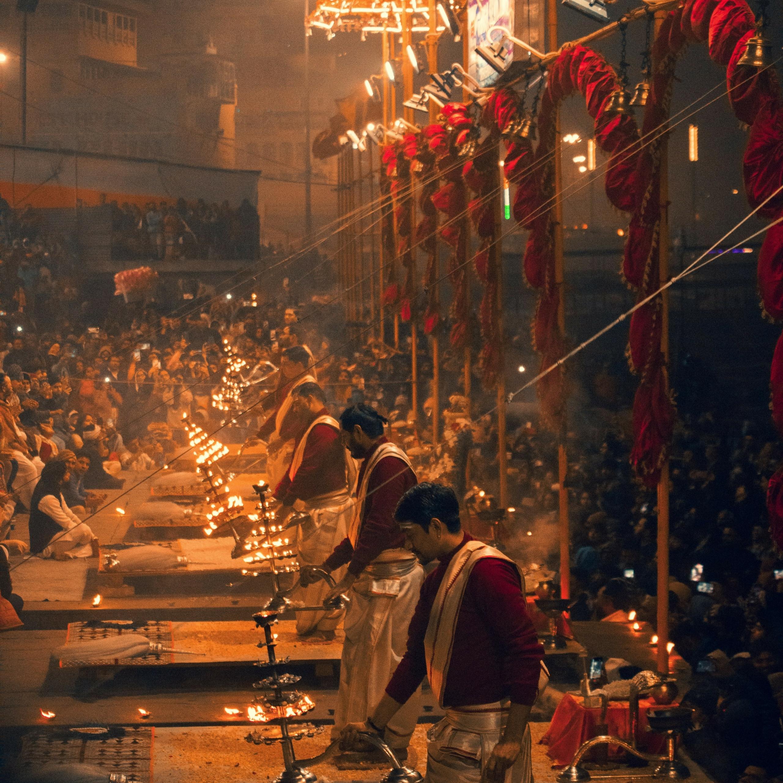 Dev Deepawali 2025 in Varanasi: Dates, Best Ghats, Travel & Stay Guide