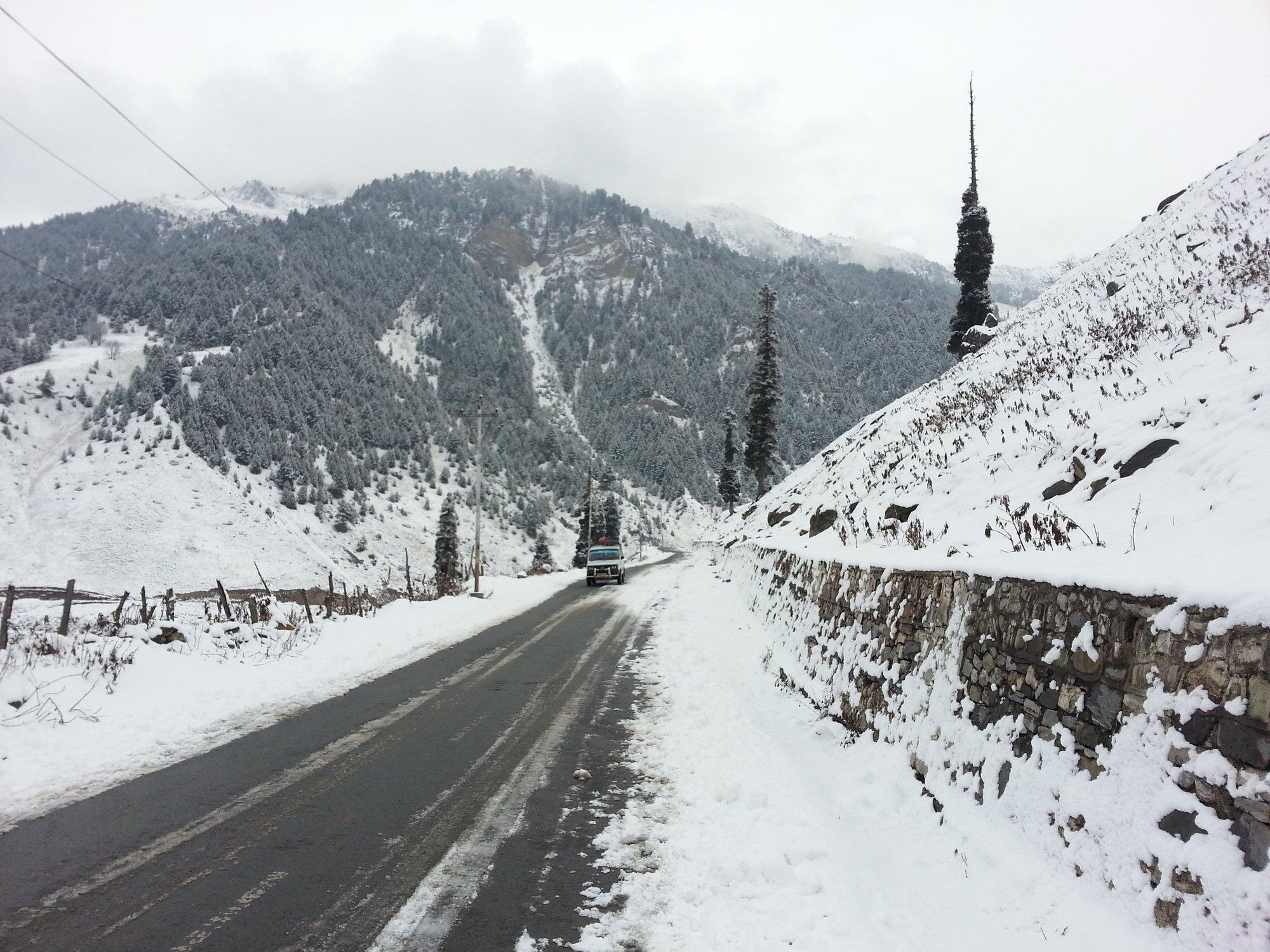 Kashmir in November & December – Travel Tips, Snow Experiences & Must-See Sights