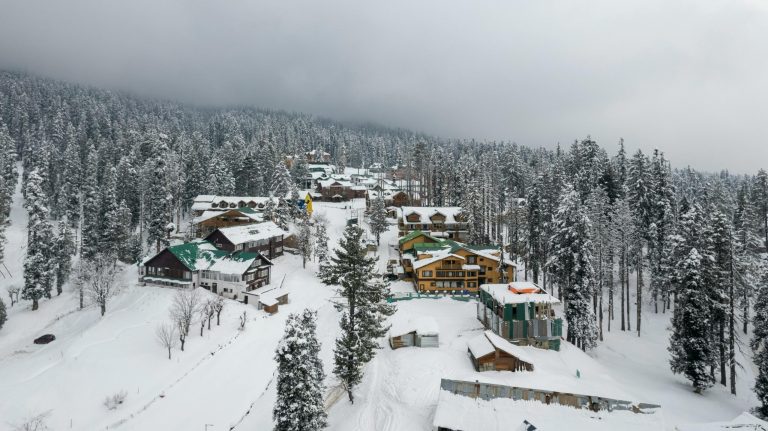 Where to See Snow in India in December 2025 – A Complete Travel Guide
