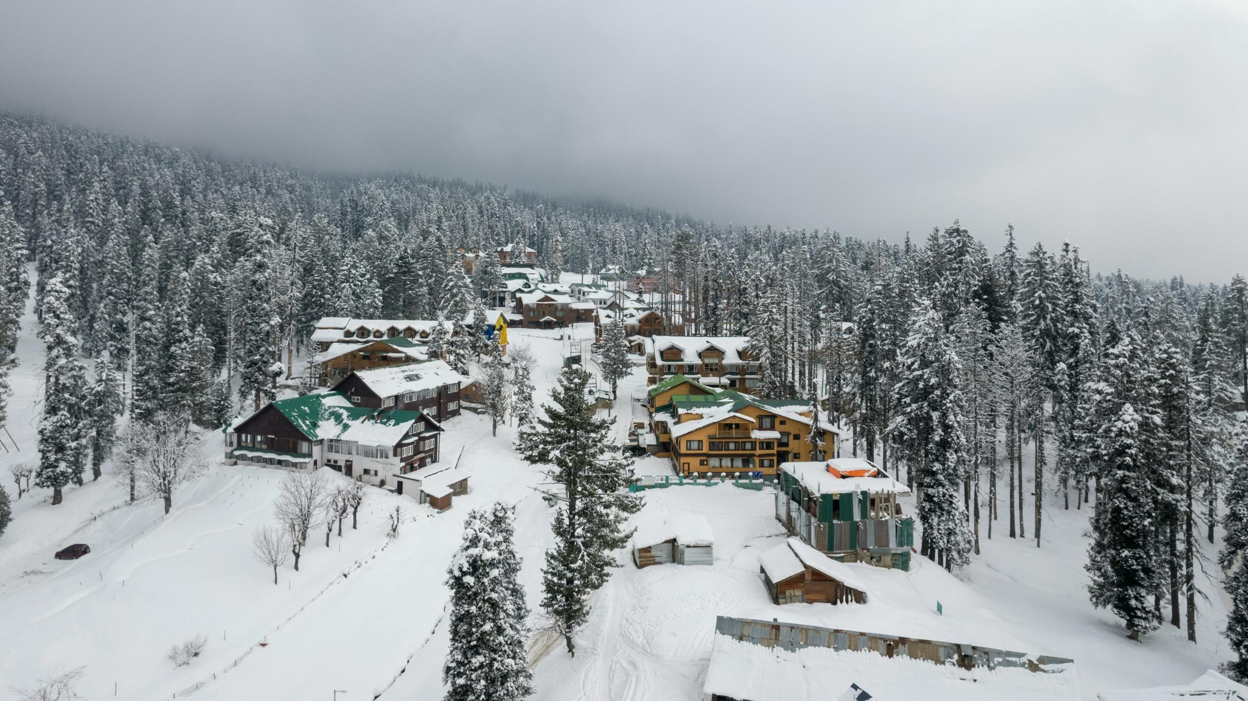 Where to See Snow in India in December 2025 – A Complete Travel Guide