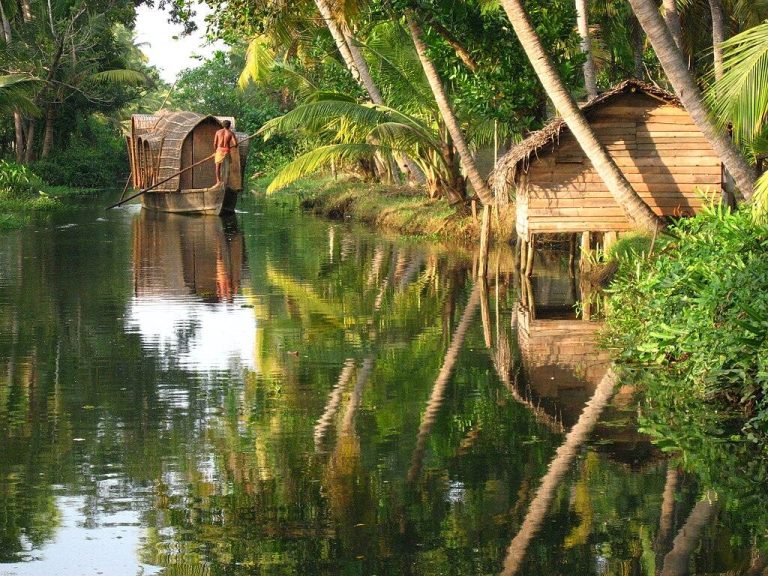 December mein Kerala backwater trip: अल्लेप्पी और कुमारकोम के रोमांटिक हाउसबोट स्टे