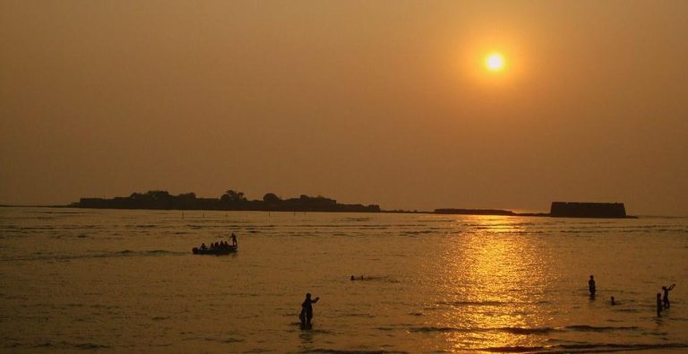 Alibaug Winter Guide 2026 – Alibaug in Winter: Weather, Beaches & December Events