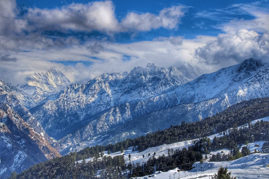 Auli in December 2026: Snowfall, Skiing & Ropeway Guide