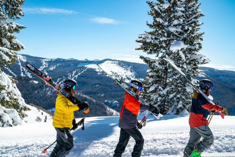 जनवरी और फरवरी में स्कीइंग कहाँ करें? Manali aur Narkanda ki Puri Skiing Guide